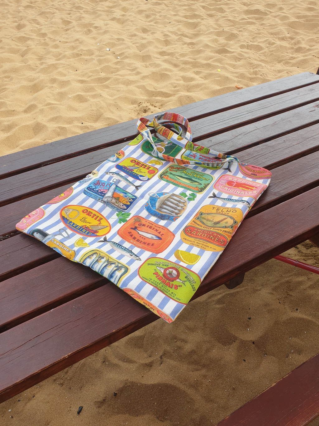 Shopper Bag Vintage Sardine Tins - lifestyle beach shot