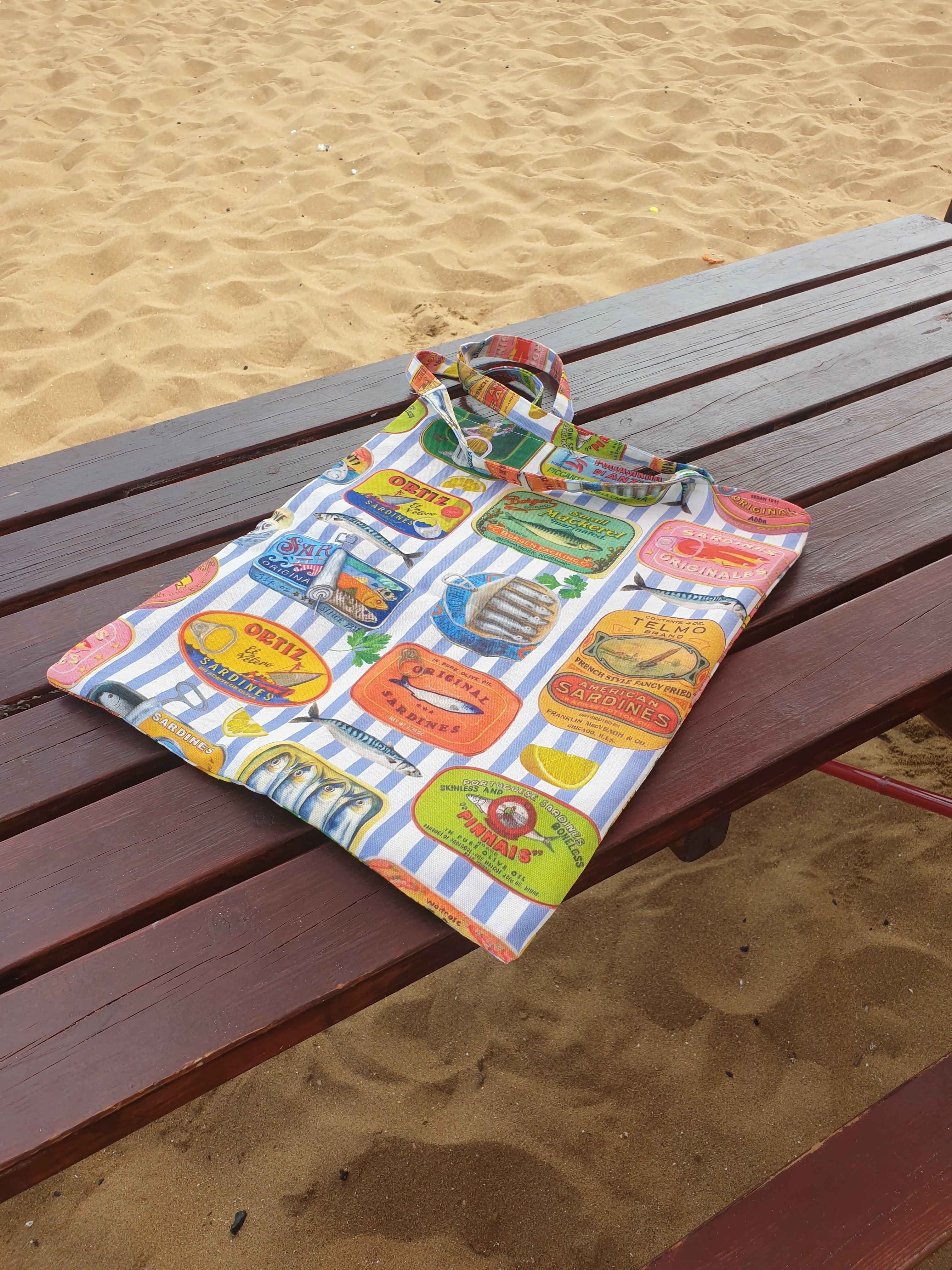 Shopper Bag Vintage Sardine Tins - lifestyle beach shot